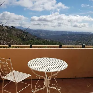 https://les-gressiers.fr-provencehotel.com